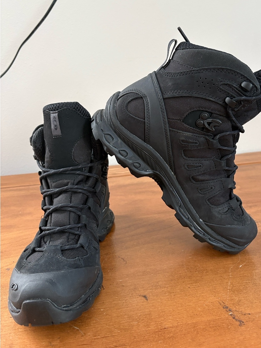 Salomon GoreTex Men's Black Tactical Hiking Boots Size 7